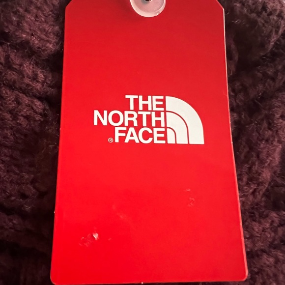 The Northface Triple Cable Fur Pom Beanie NWT - Picture 3 of 4